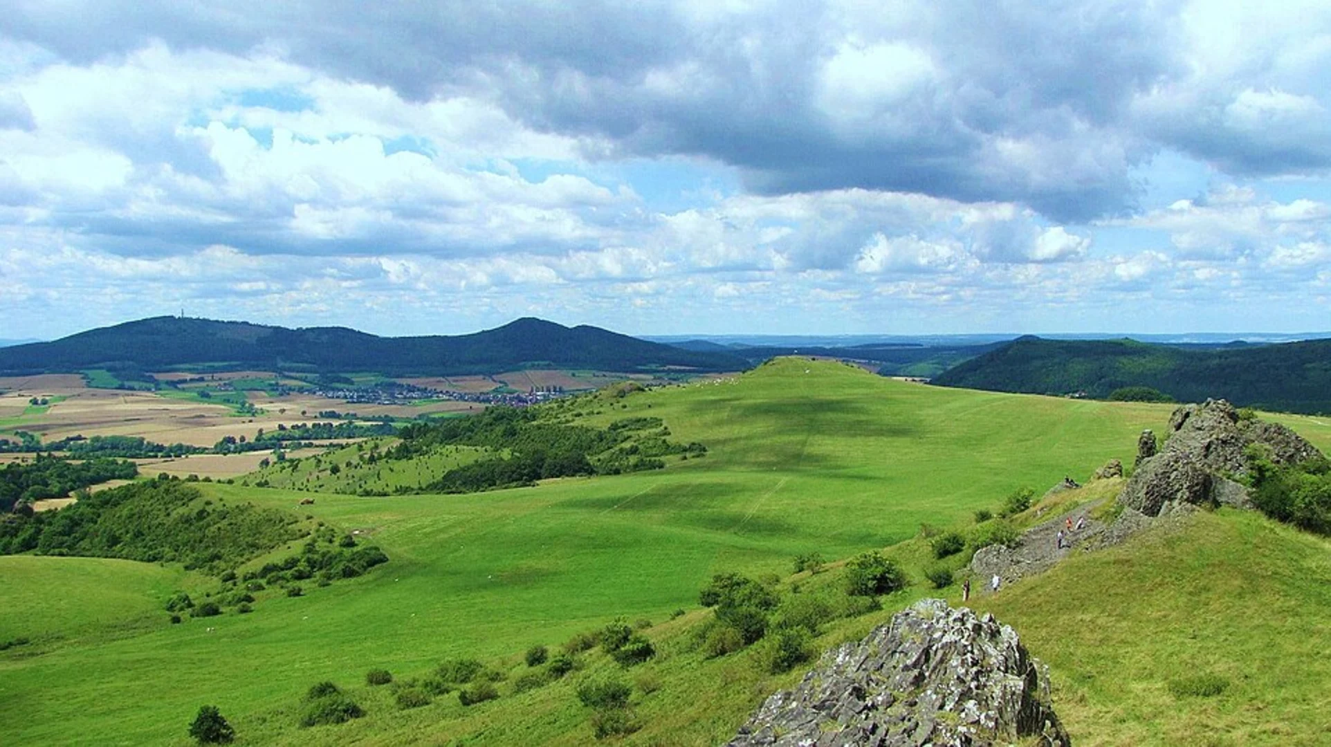 An image depicting the trail Dörenberg Loop via Kneipp to go Loop and its surrounding area.