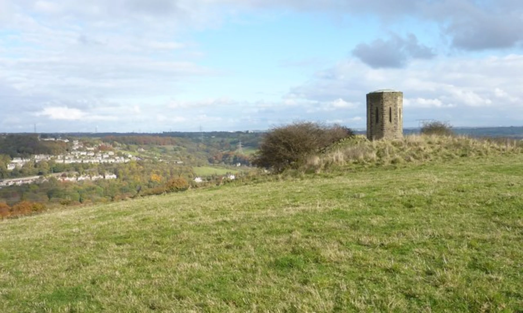 An image depicting the trail Halifax Circular Walk and its surrounding area.