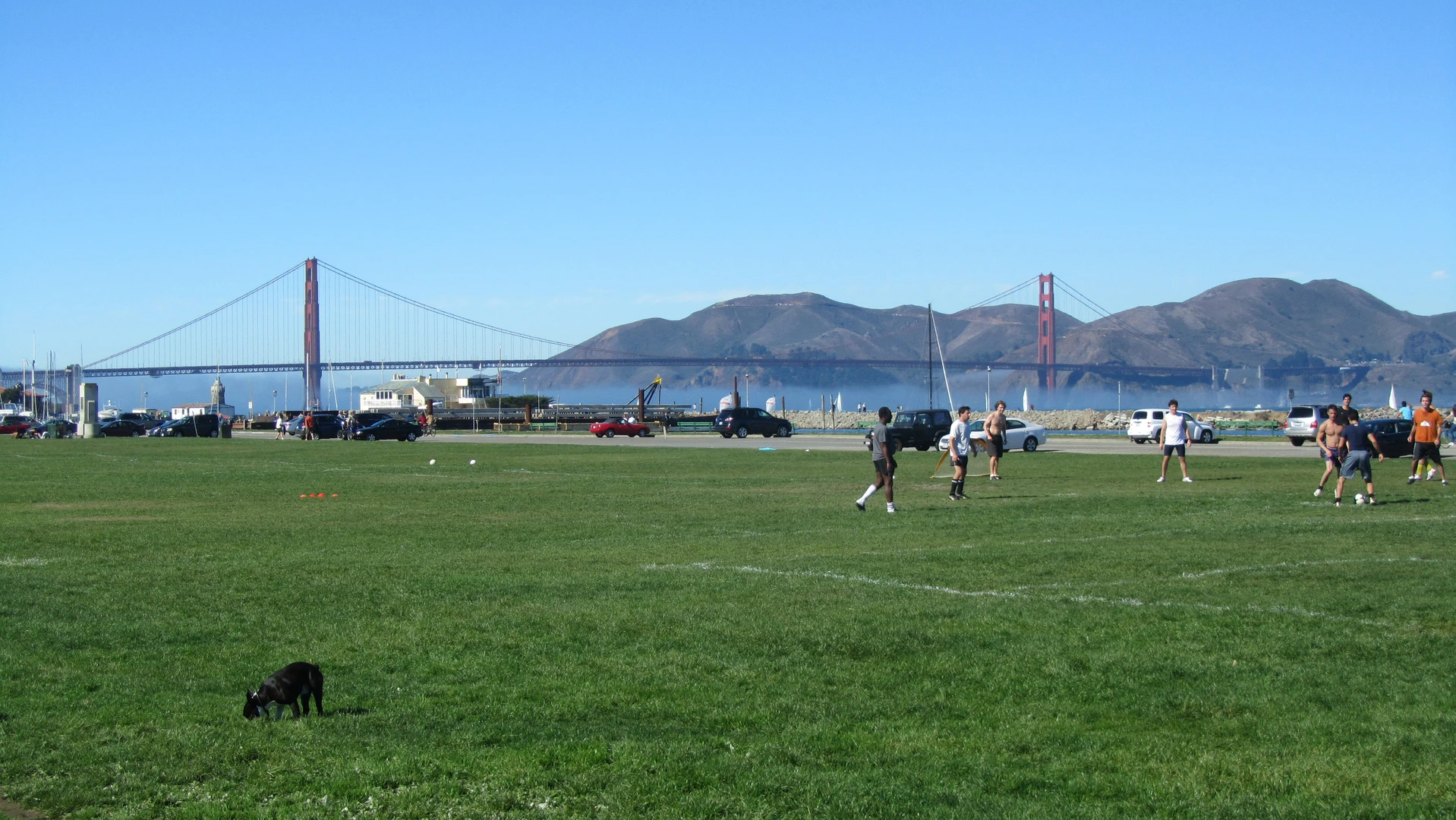An image depicting the trail Marina Green Loop and its surrounding area.
