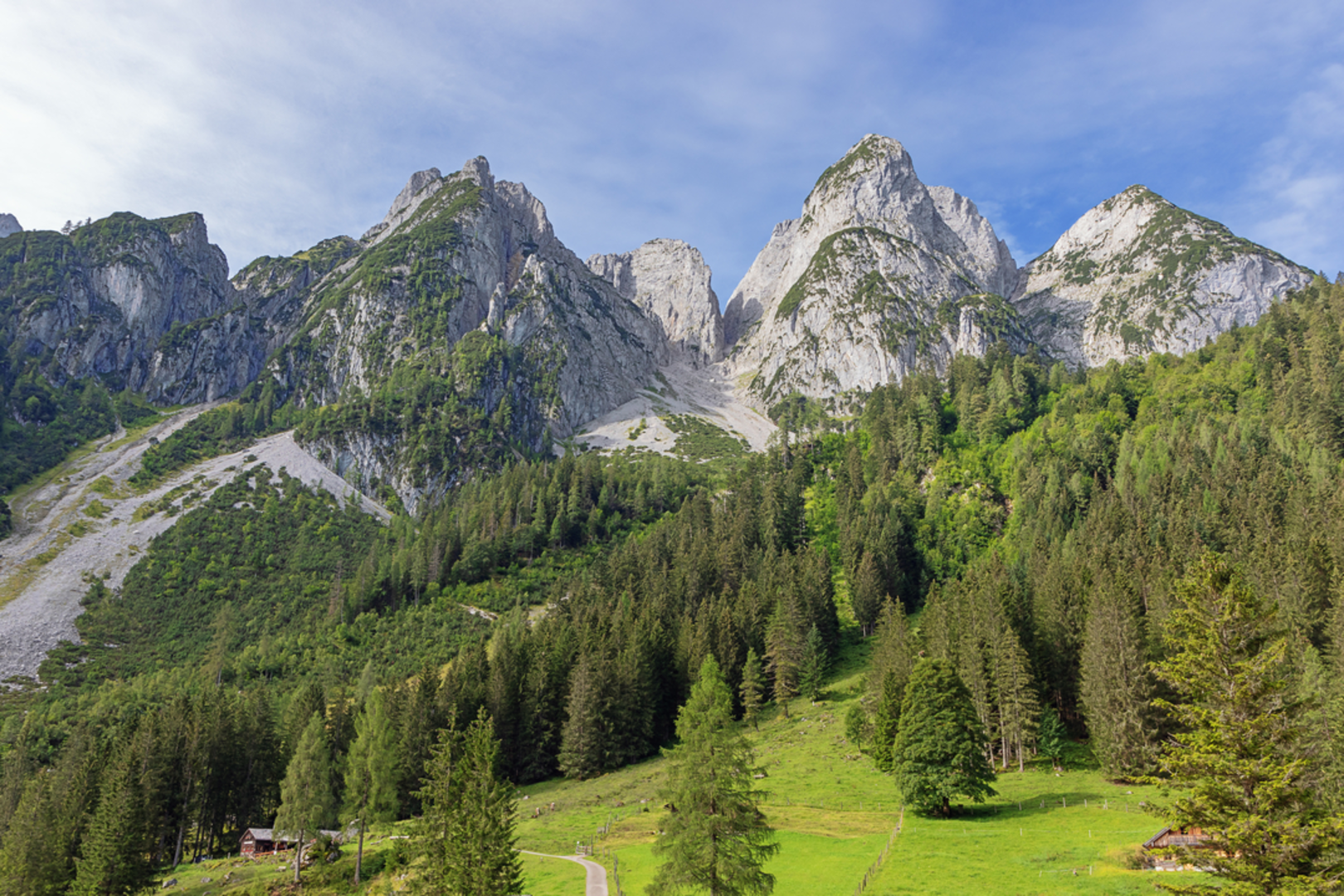An image depicting the trail Donnerkogel Peak and its surrounding area.