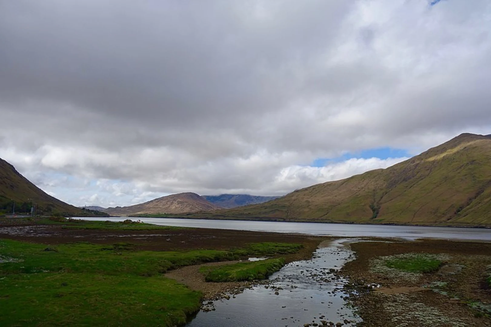 An image depicting the trail Mweelrea Mountain Walk and its surrounding area.
