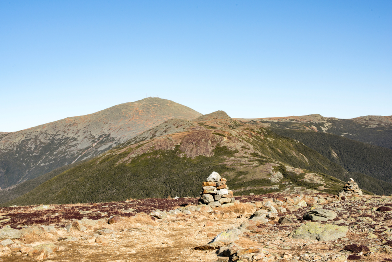 An image depicting the trail Edmands Path from Mount Clinton Road and its surrounding area.
