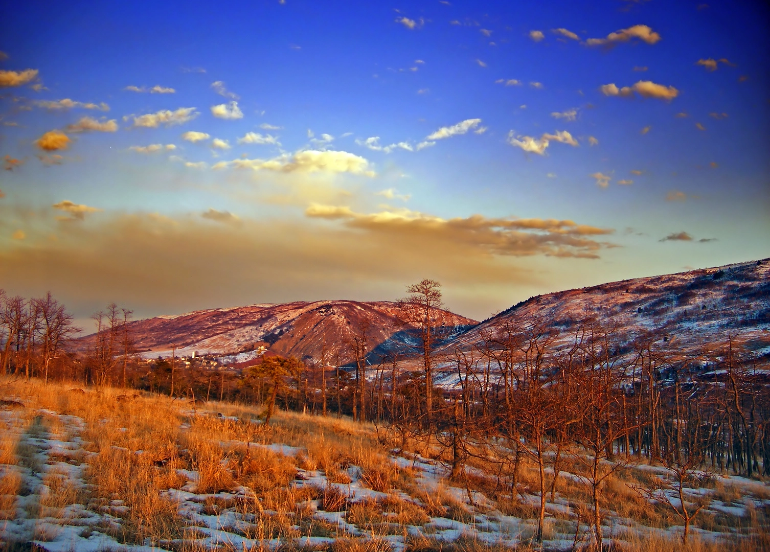 An image depicting the trail Blue Mountain via Appalachian Trail and its surrounding area.