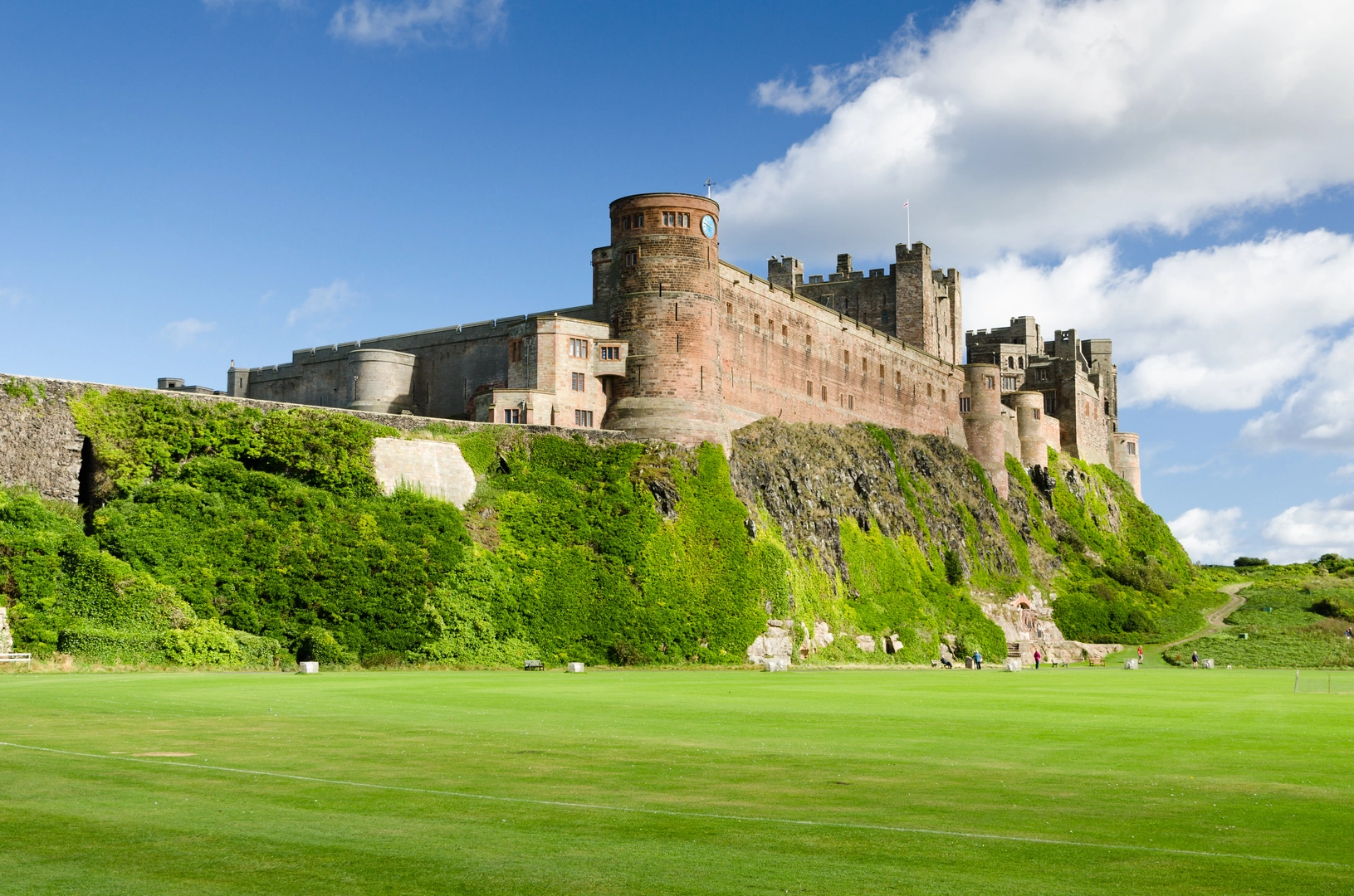 An image depicting the trail Bamburgh Castle - Budle Point and Newtown Hill and its surrounding area.