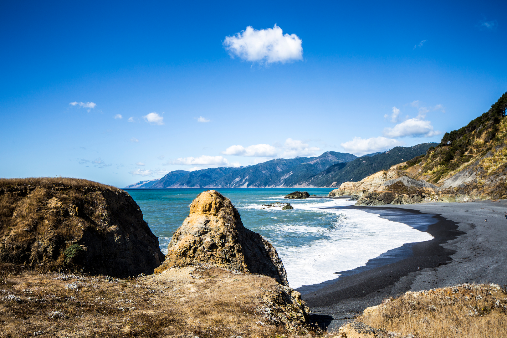An image depicting the trail California Coastal and Upper Fisherman's Trail and its surrounding area.