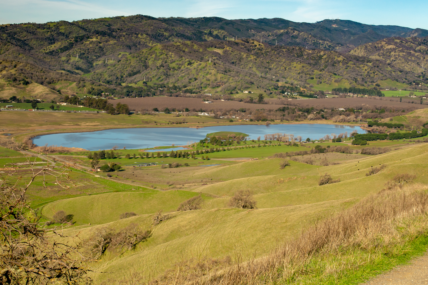 An image depicting the trail Lagoon and Pena House Loop and its surrounding area.