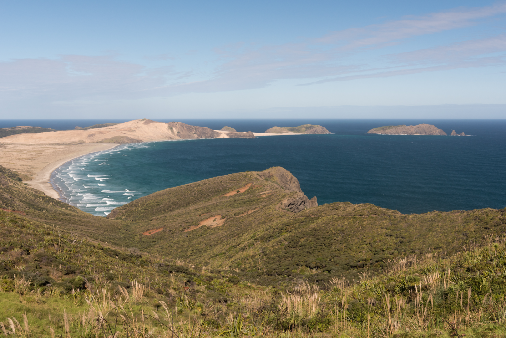 An image depicting the trail Te Werahi Beach to Twilight Beach and its surrounding area.