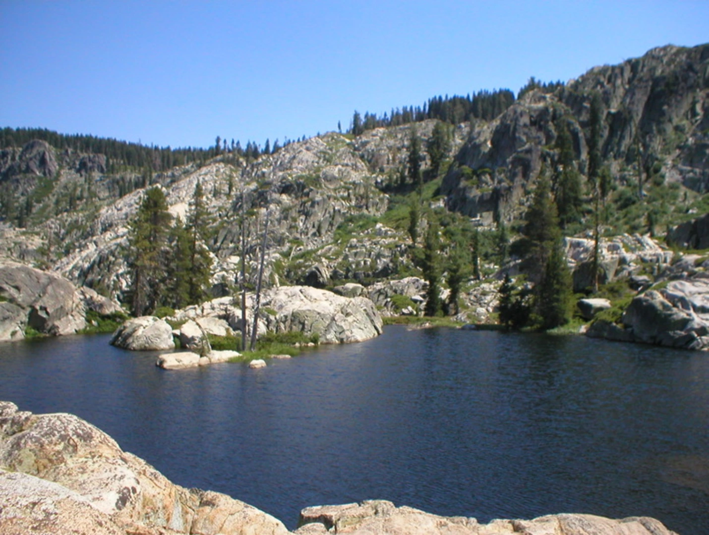 An image depicting the trail Rock Lake and Grass Lake via Jamison Creek Trail and its surrounding area.