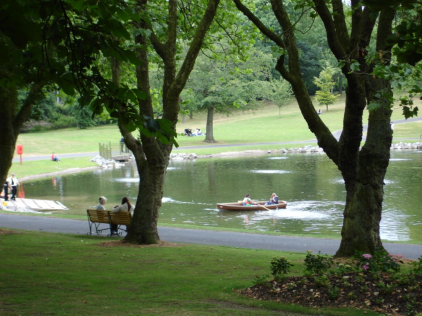 An image depicting the trail Handsworth Park Loop and its surrounding area.