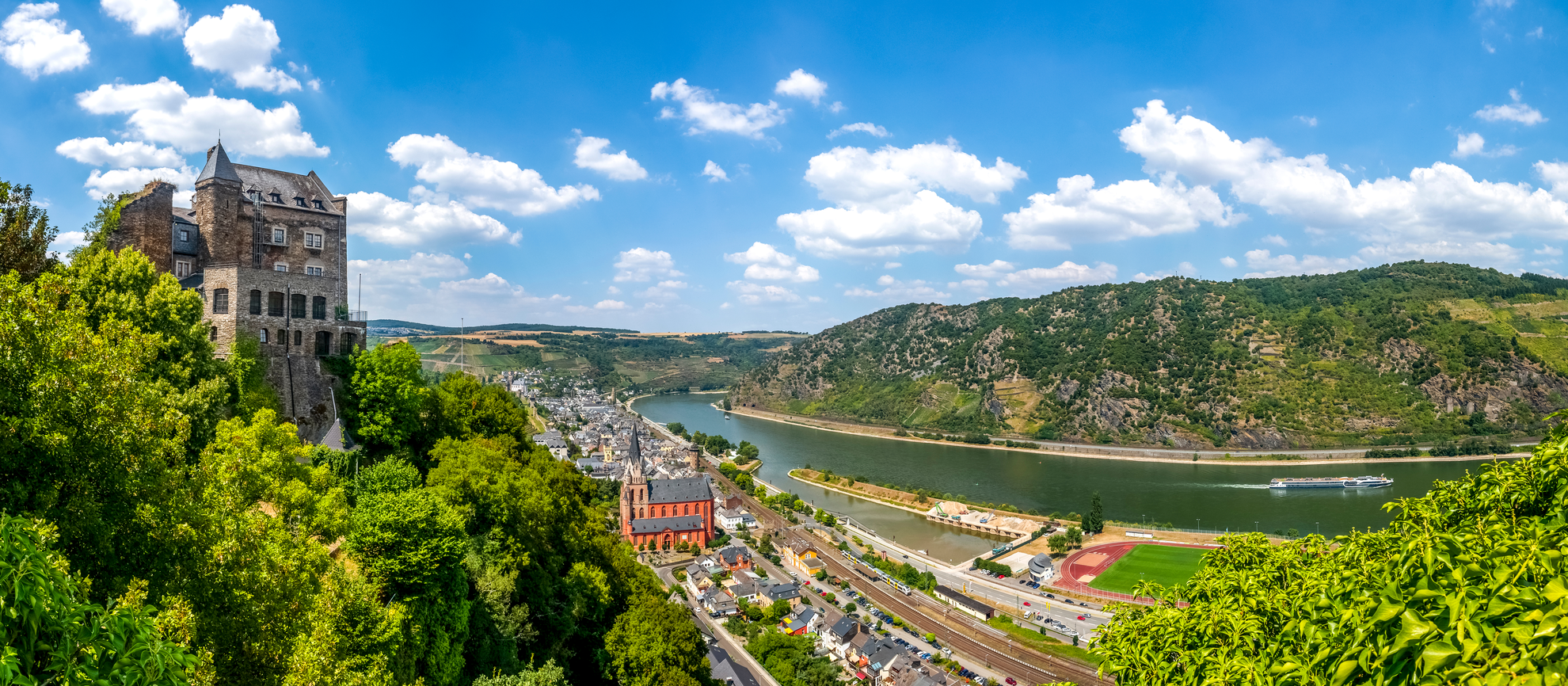 An image depicting the trail RheinBurgenWeg and its surrounding area.