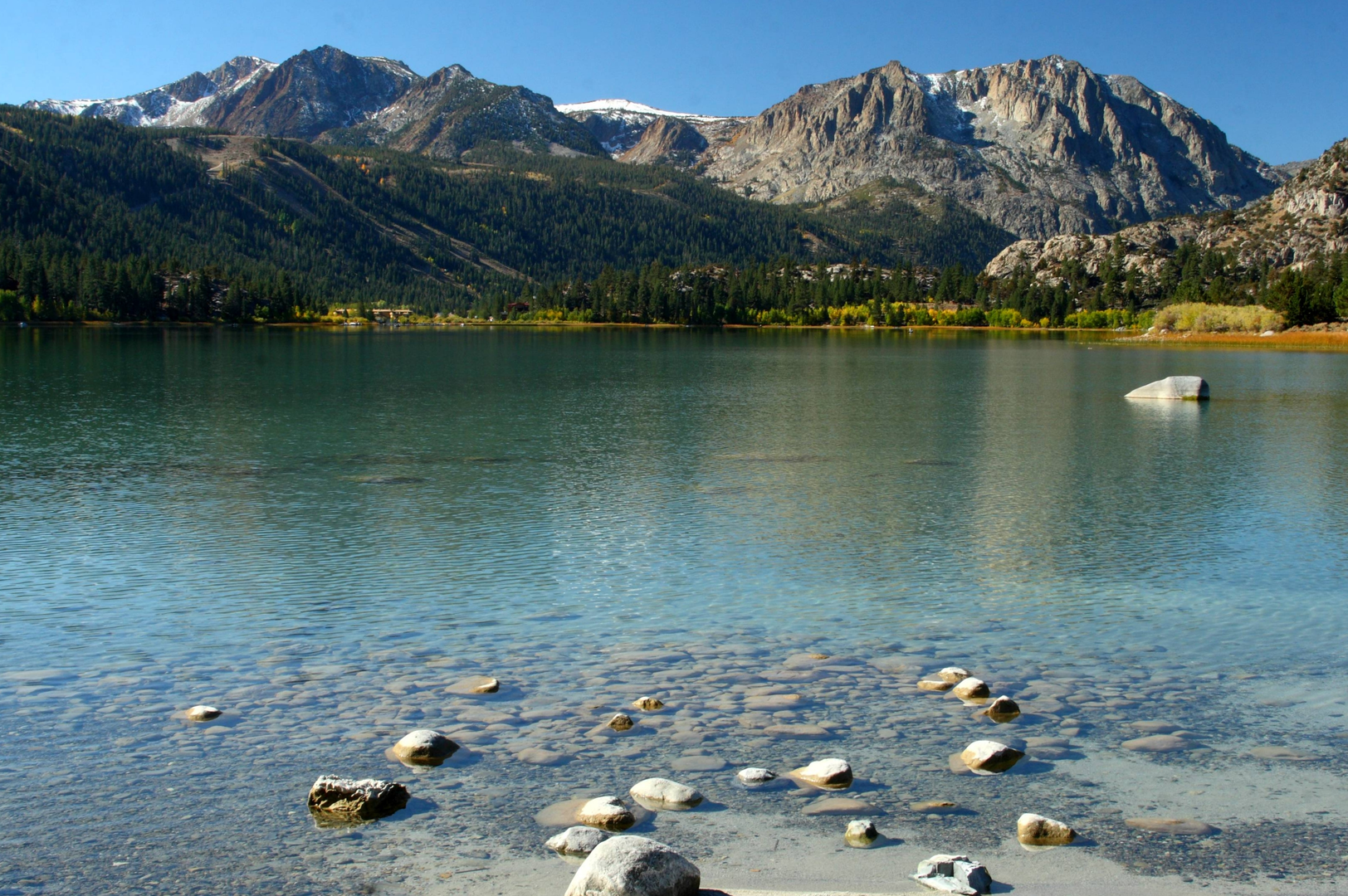 An image depicting the trail Gull Lake - June Lake Loop Trail and its surrounding area.