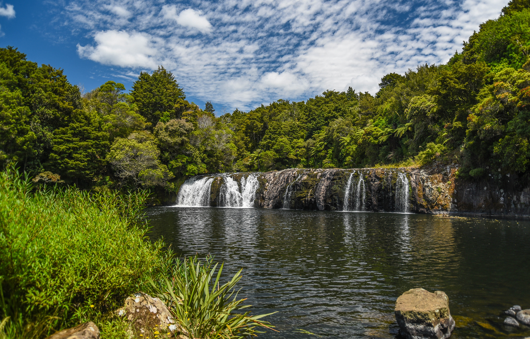 An image depicting the trail Fairy Pools via Southside Track and its surrounding area.