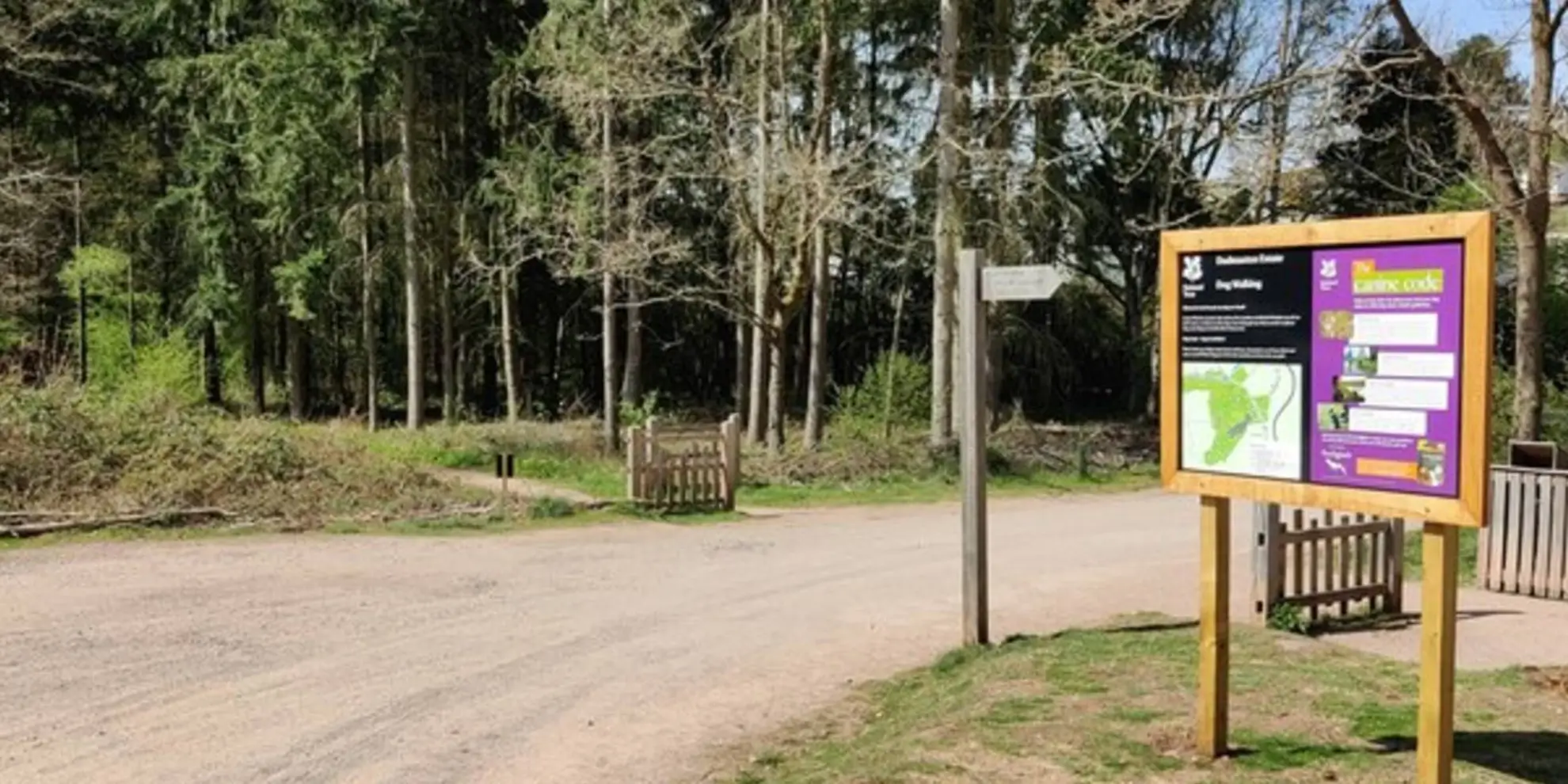 An image depicting the trail Morfe Walk - Comer Woods and its surrounding area.