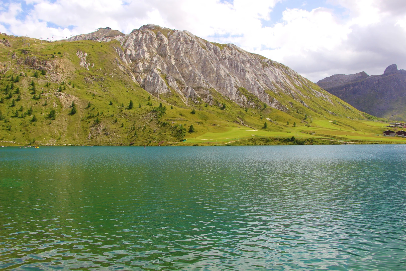 An image depicting the trail La Vanoise and its surrounding area.