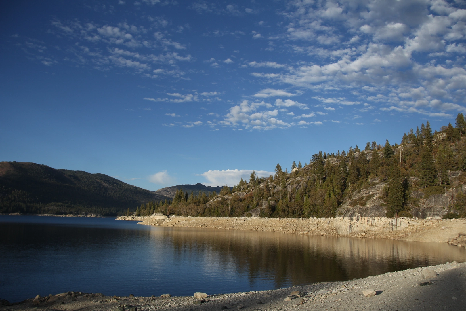 An image depicting the trail Lake Spaulding via Pioneer Trail and its surrounding area.