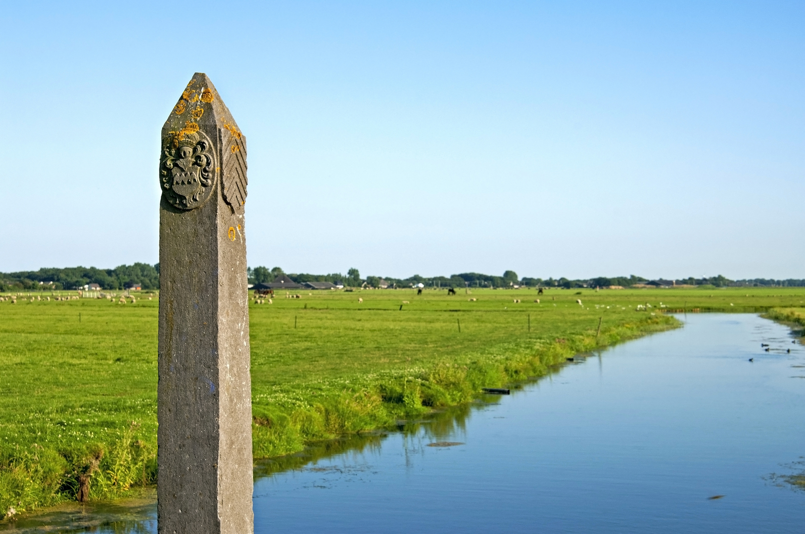 An image depicting the trail Egmonderbinnenvaart and Van Oldenborgh Weg Loop and its surrounding area.