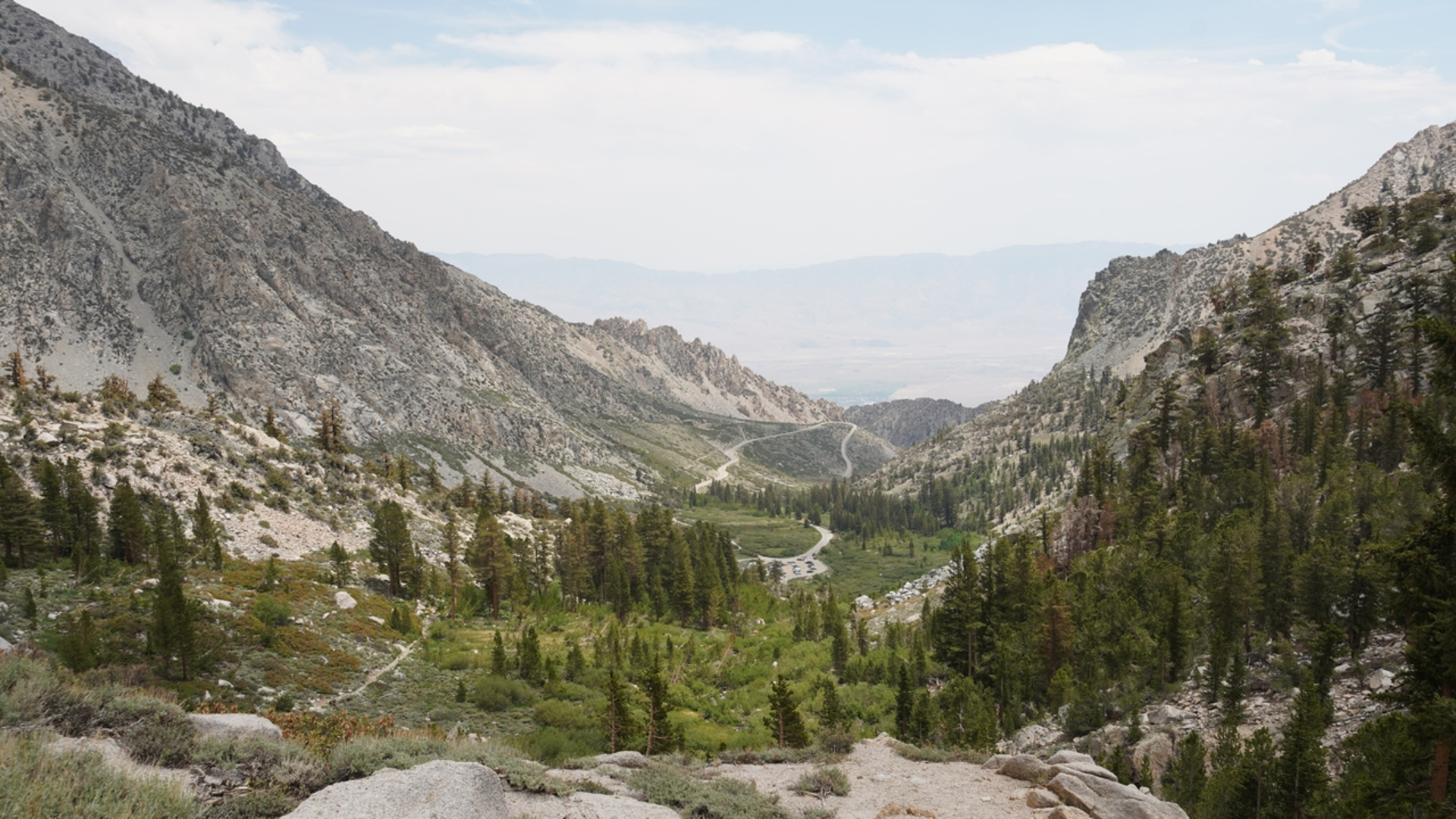 An image depicting the trail Matlock Lake, Flower Lake, Gilbert Lake and Little Pothole Lake via Kearsarge Pass Trail and its surrounding area.
