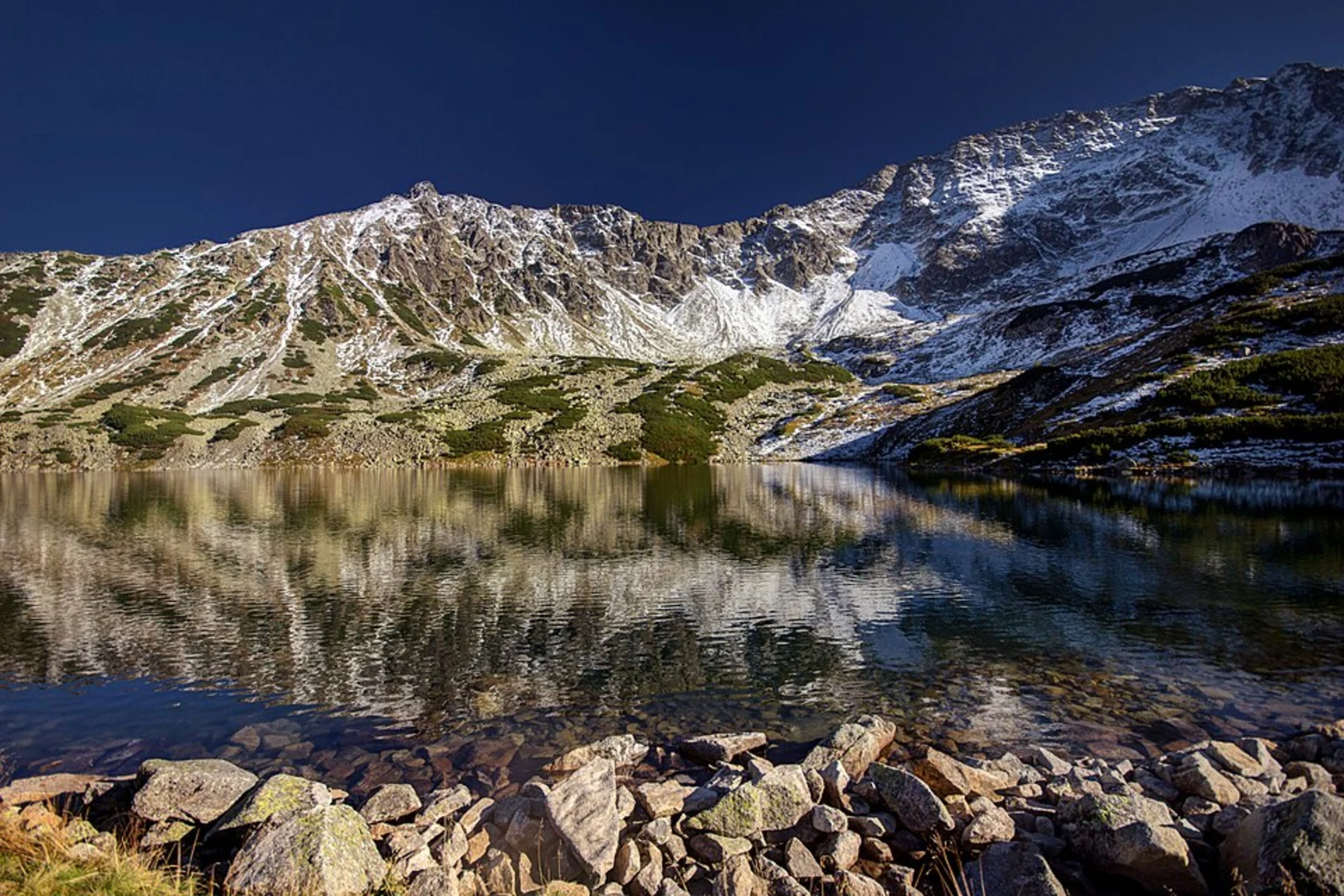 An image depicting the trail Valley of the 5 lakes and Zawrat mountain pass Hike and its surrounding area.