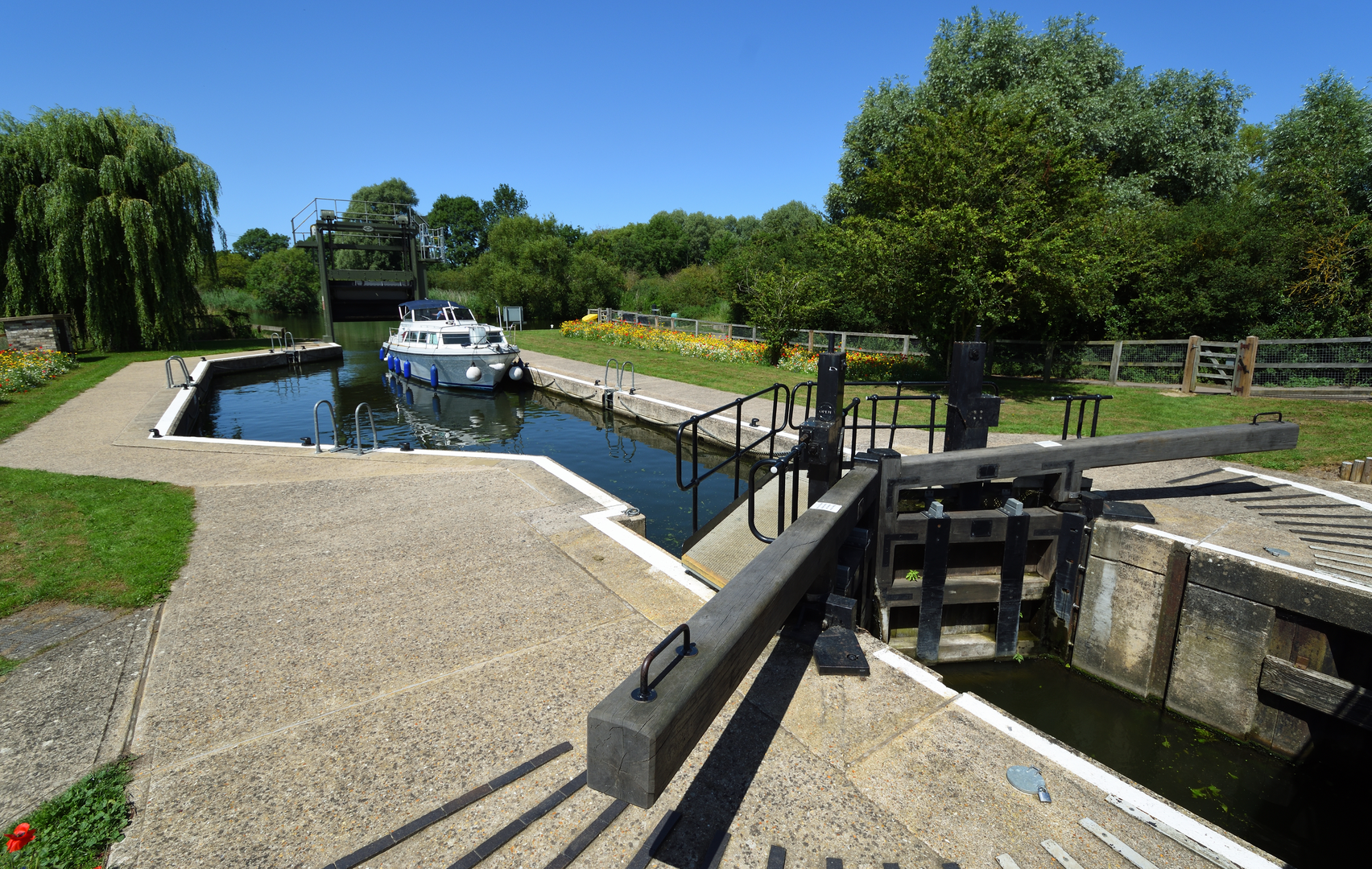 An image depicting the trail St Ives and the Hemingfords Walk - Houghton Mill - Cambridgeshire and its surrounding area.