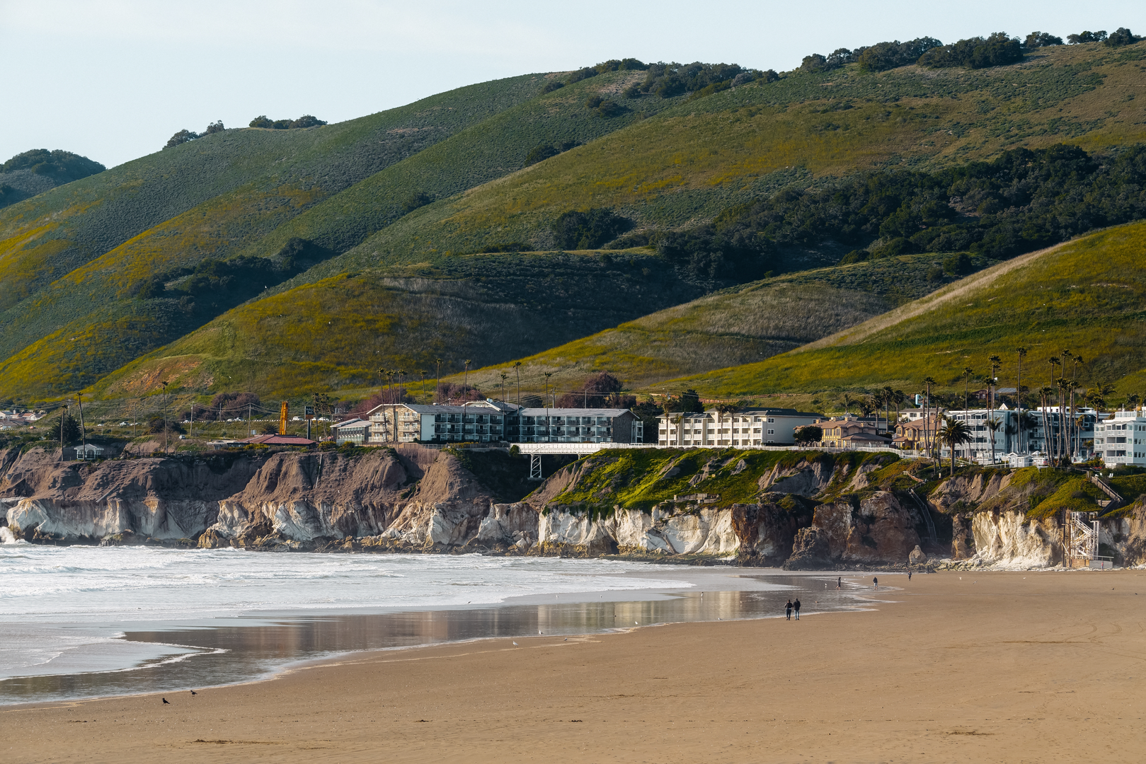 An image depicting the trail Oceano Beach to Pismo Beach and its surrounding area.