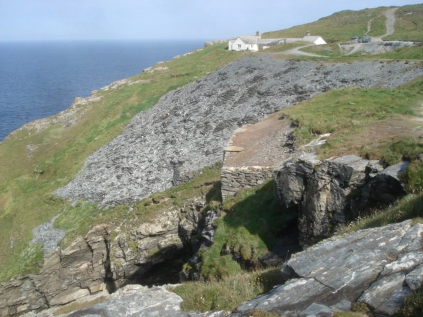 An image depicting the trail Dennis Point, Gull Point and Glebe Cliff Loop and its surrounding area.