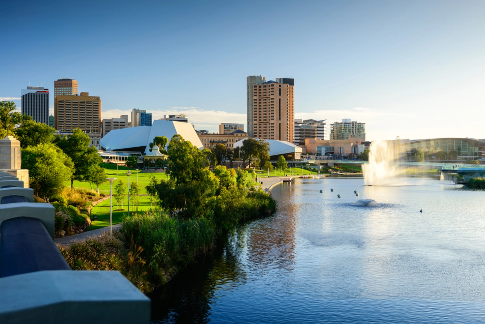 An image depicting the trail Adelaide Park Lands Trail and its surrounding area.