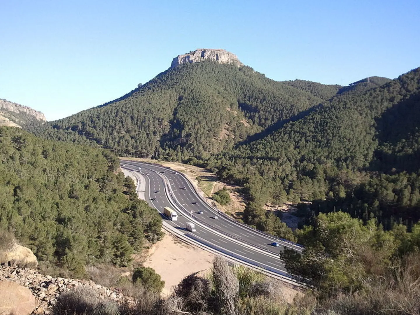 An image depicting the trail Path of the Castle of Puerto de la Cadena PR MU 54 and its surrounding area.