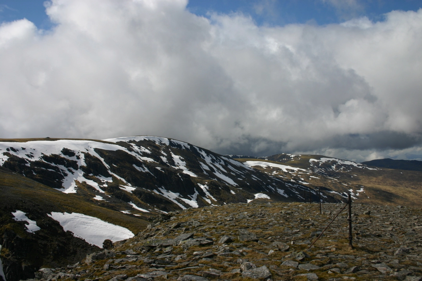 An image depicting the trail Stob Poite Coire Àrdair and its surrounding area.