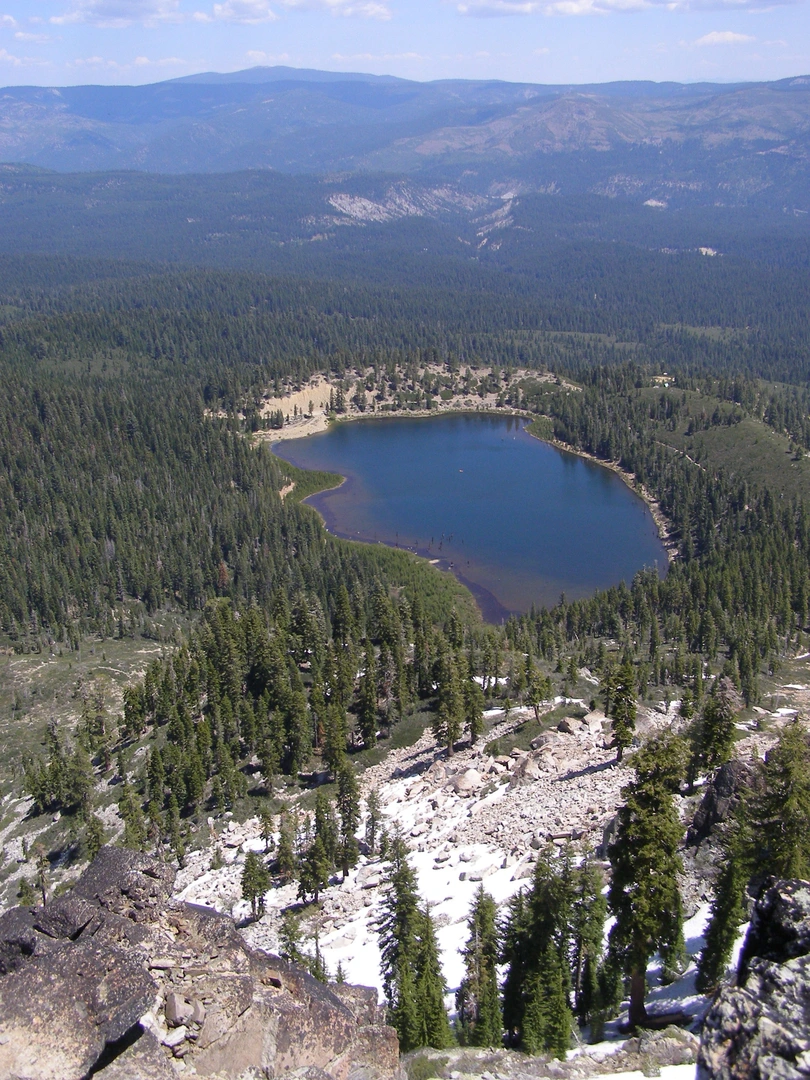 An image depicting the trail Eureka Lake and its surrounding area.
