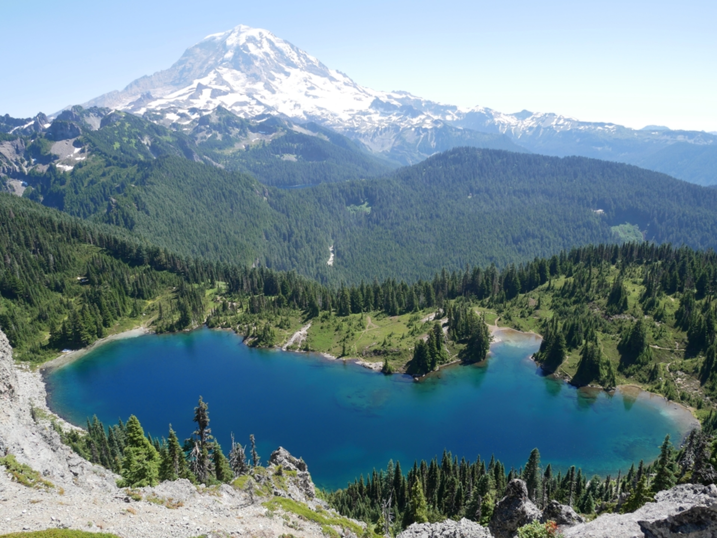 An image depicting the trail Mowich Lake to Mystic Lake Trail and its surrounding area.