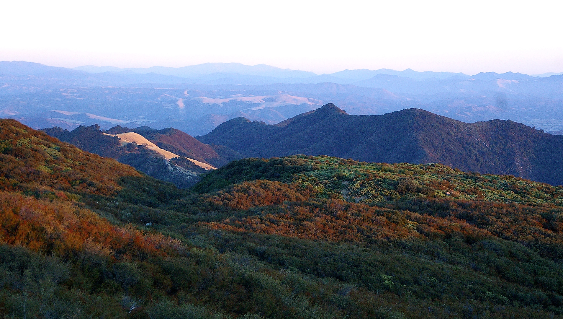 An image depicting the trail Hi Mountain and its surrounding area.