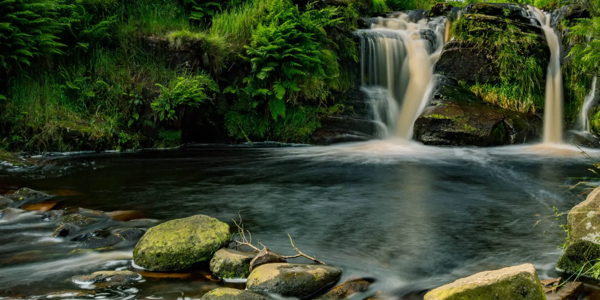 An image depicting the trail Three Shires Head from Danebower Hollow and its surrounding area.