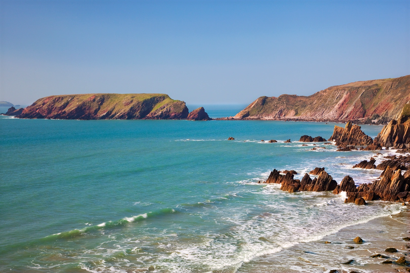 An image depicting the trail Nab Head and Musselwick Sands from Marloes and its surrounding area.