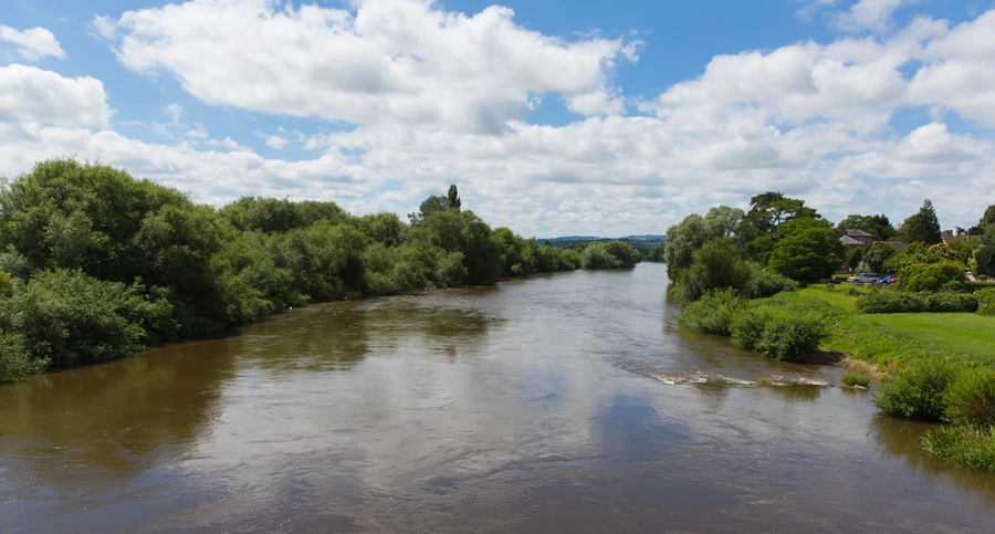 Wireworks Bridge, River Wye and Devil's Pulpit