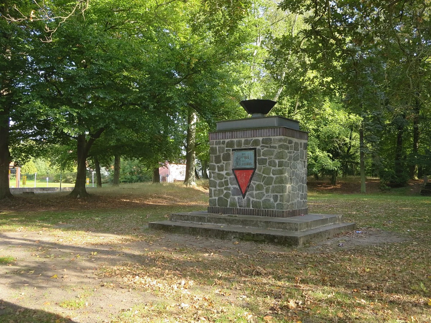 An image depicting the trail Kirchhofsweg and Großer Wukensee via Rundweg Biesenthal and its surrounding area.