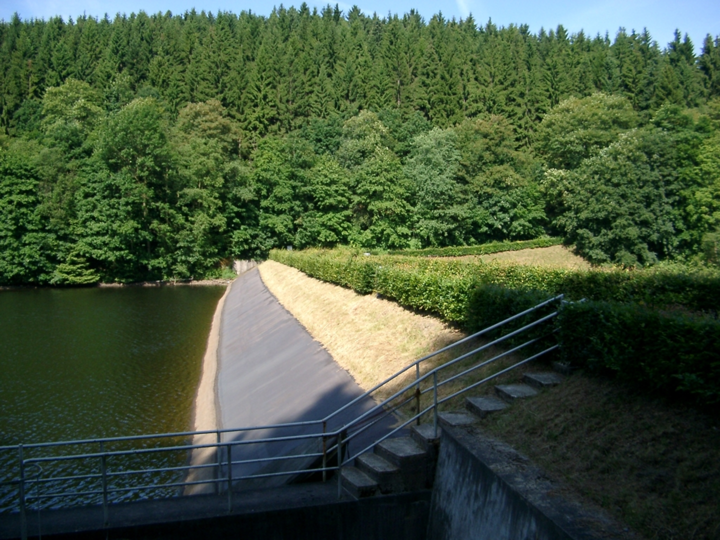 An image depicting the trail Monschau to Rohren Walk and its surrounding area.