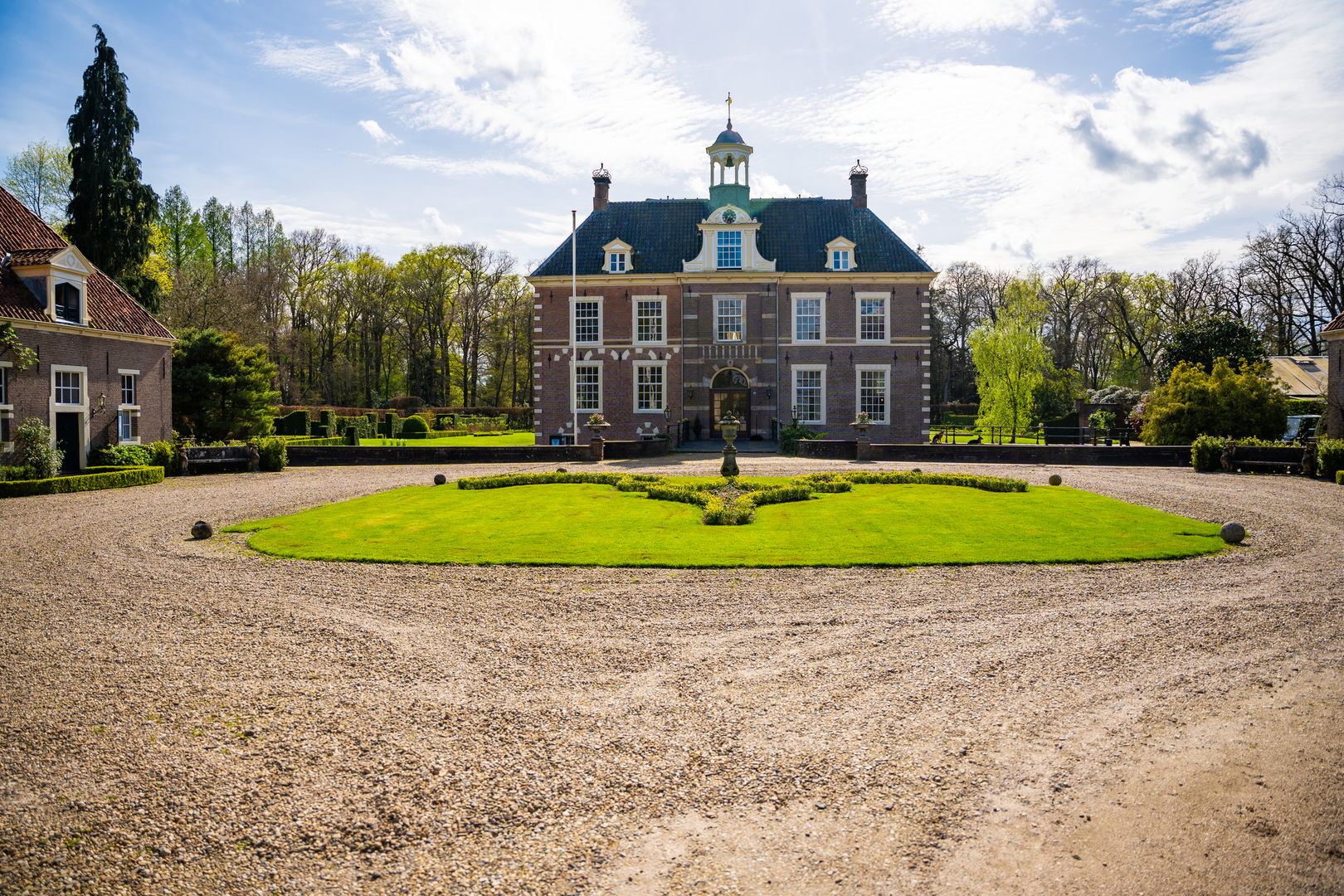 An image depicting the trail Kasteel Warmelo, De Viersprongand Hogelaar Loop and its surrounding area.