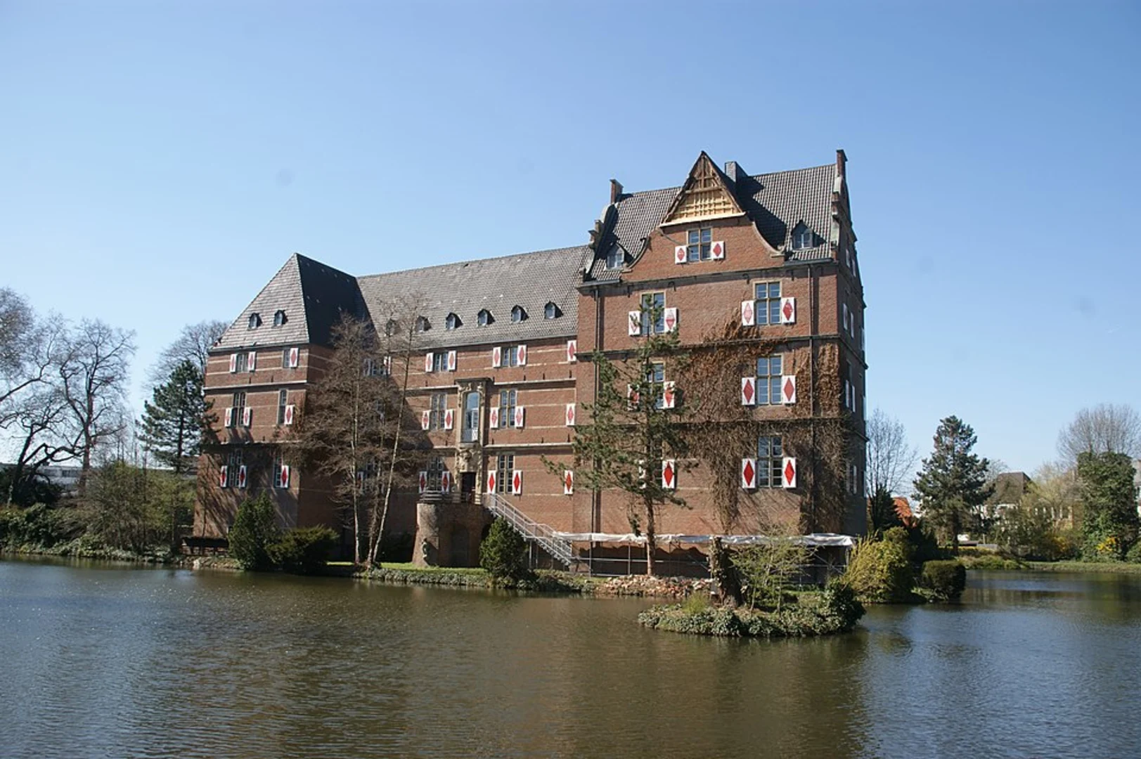 An image depicting the trail Burgruine Kaster, Kasterer See and Schloss Bedburg Loop and its surrounding area.