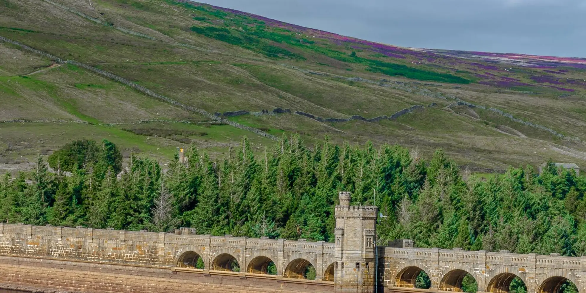 An image depicting the trail Lofthouse - Dale Edge - Scar House Reservoir and How Stean Beck and its surrounding area.