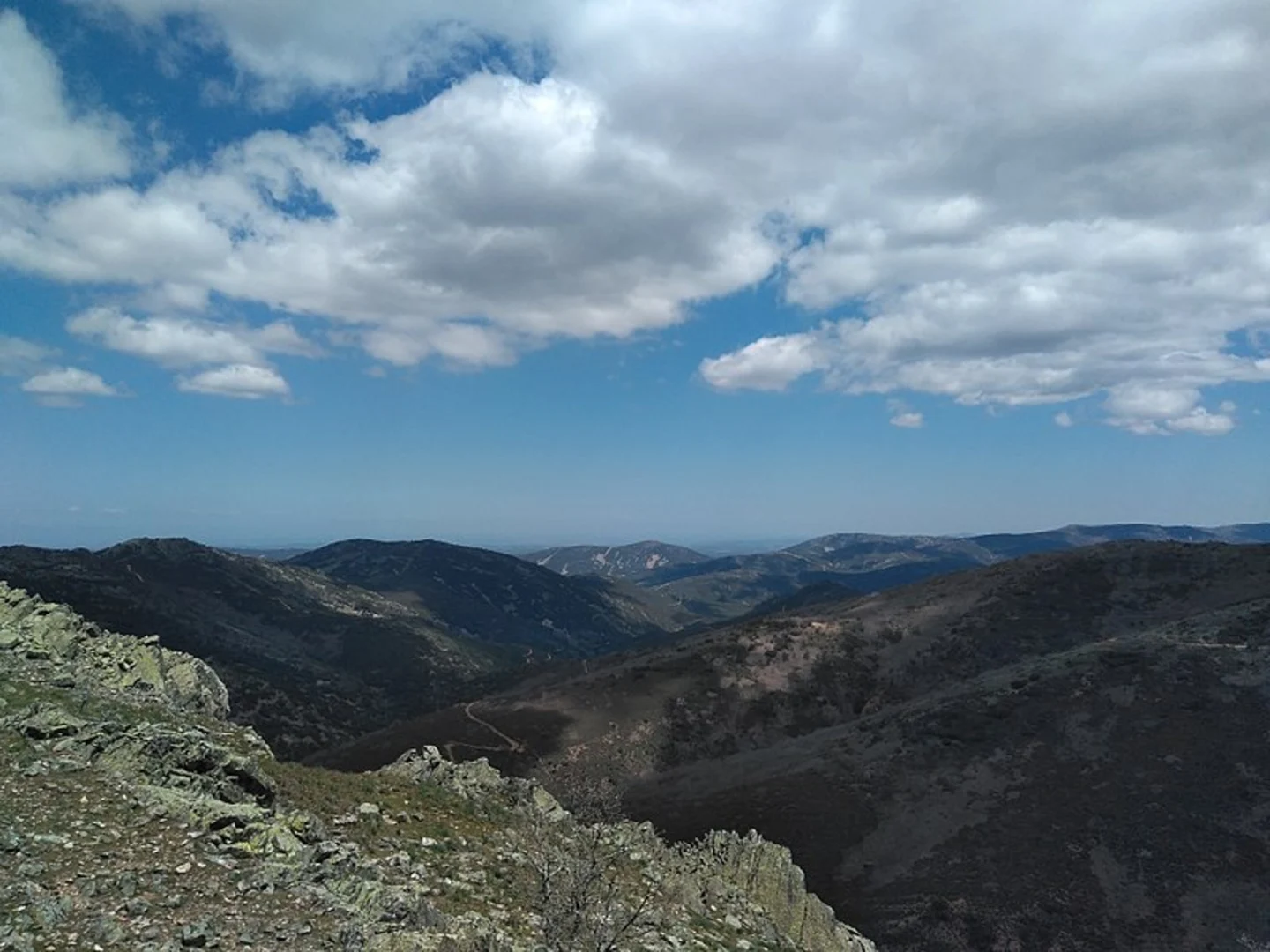 An image depicting the trail Ruta del Chorro, Chorrera Chica y del Rocigalgo and its surrounding area.