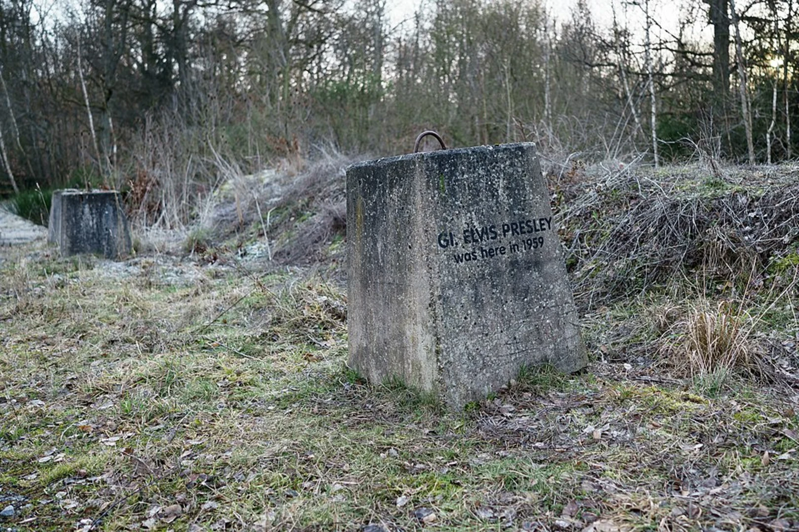 An image depicting the trail Eichkopf and Gottschlägtal - Karlsruher Grat via Geniesserpfad Karisruher Grat and its surrounding area.
