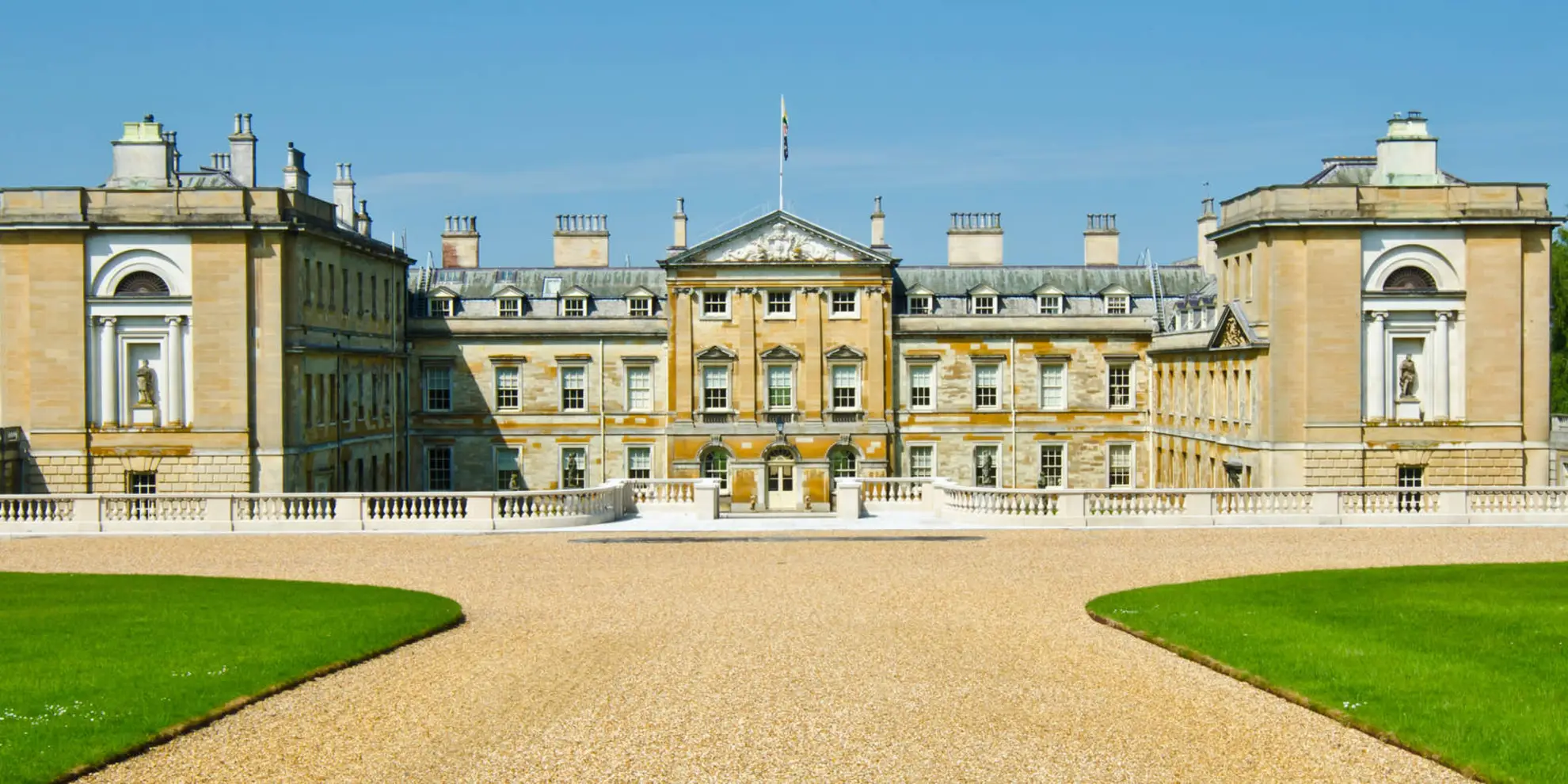 An image depicting the trail Woburn Abbey - Eversholt and Milton Bryan from Woburn and its surrounding area.