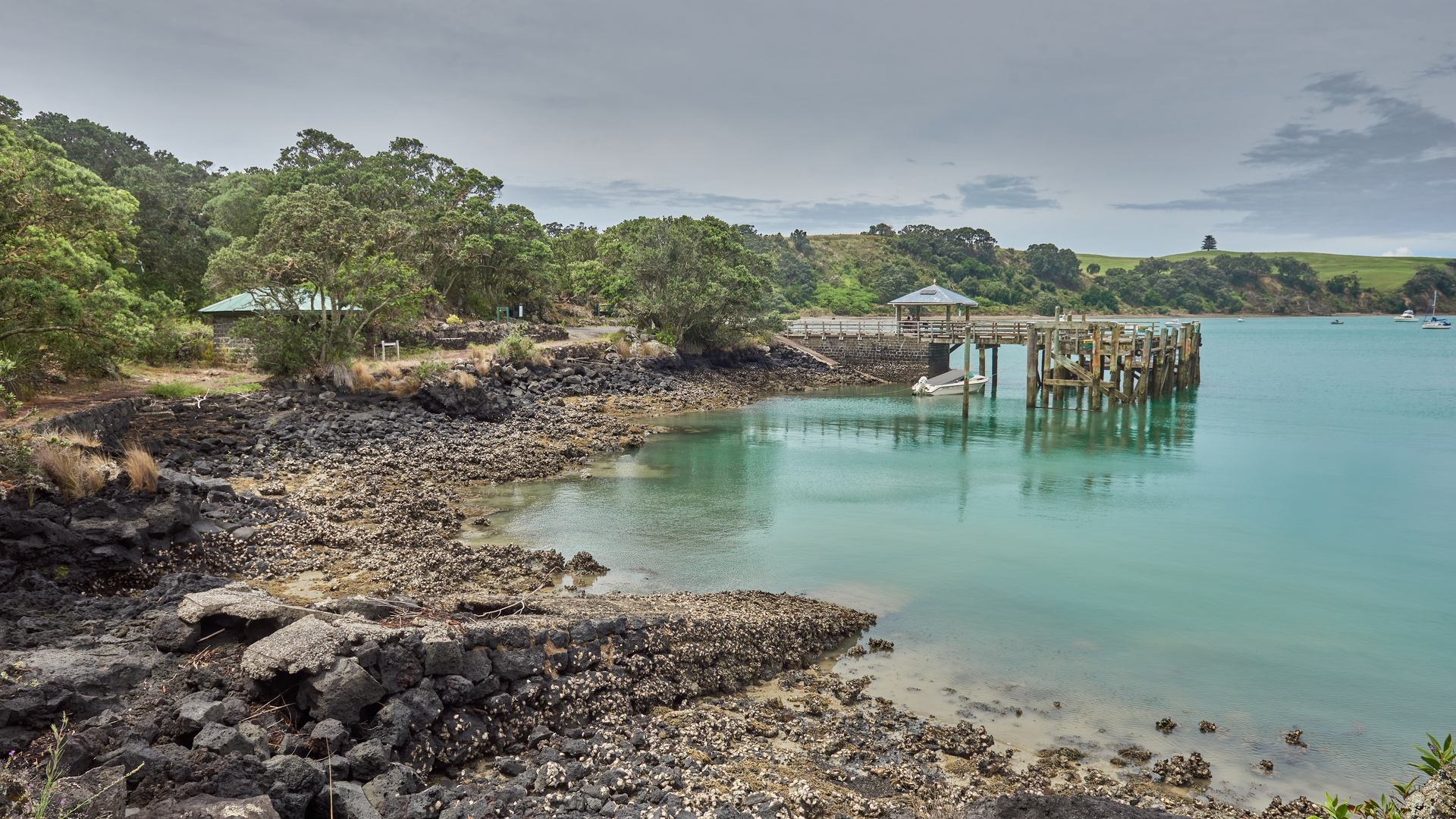 An image depicting the trail Emu Point to Islington Bay and its surrounding area.