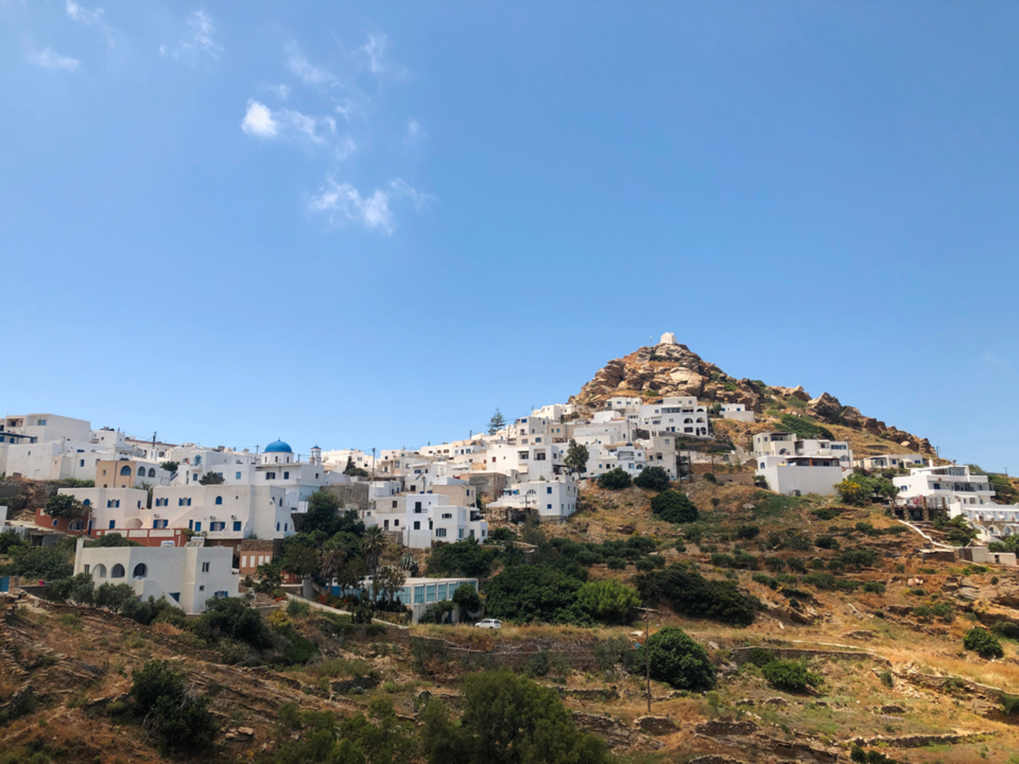 An image depicting the trail Ios Island Path of History and its surrounding area.