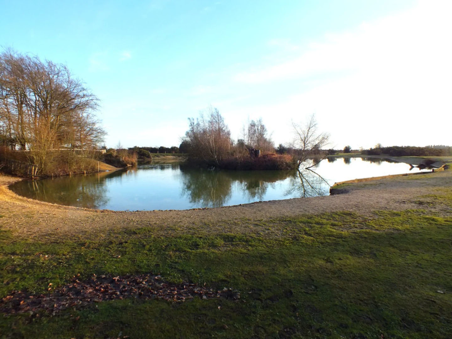 An image depicting the trail Cadman's Pool and its surrounding area.