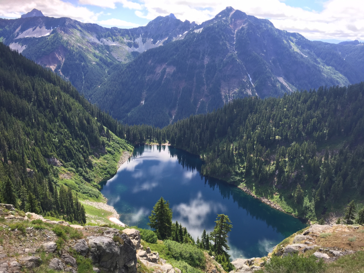 An image depicting the trail Alaska Lake Trail and its surrounding area.
