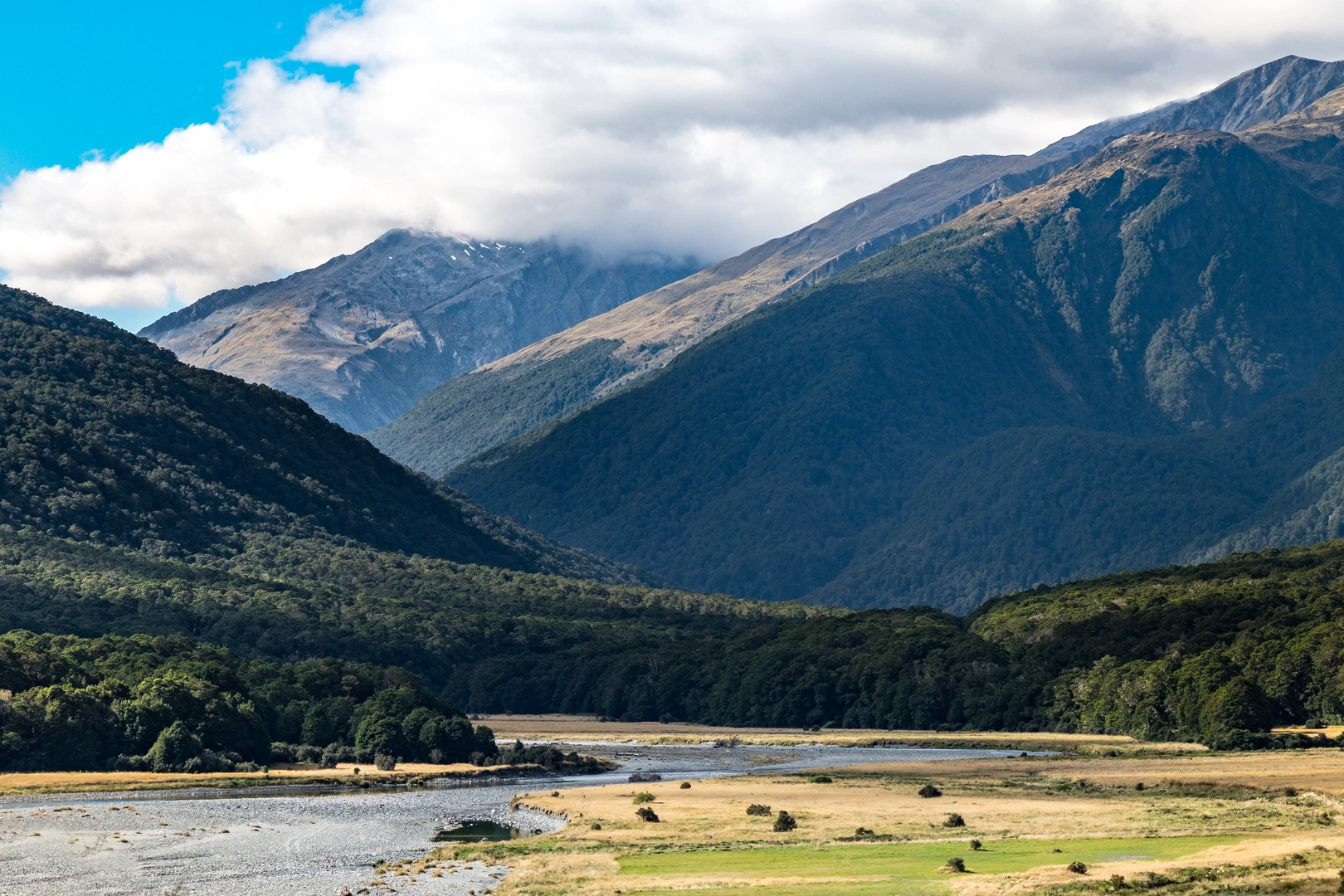 An image depicting the trail Cameron Lookout Walk and its surrounding area.