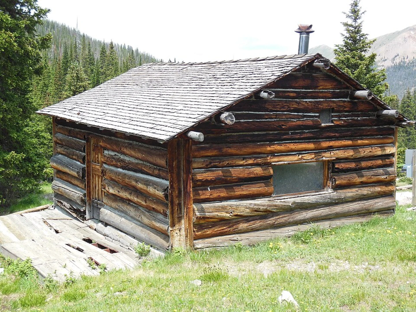 An image depicting the trail Lake Agnes via Michigan Ditch Trail and its surrounding area.