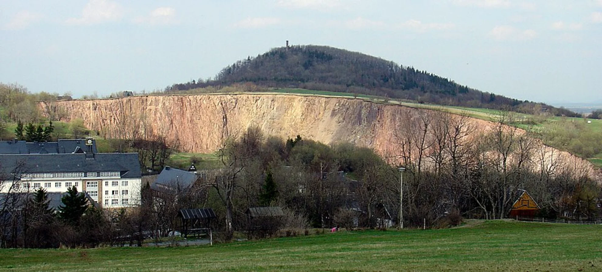 An image depicting the trail Altenberg Rundweg and Huettchen Rundweg Loop and its surrounding area.