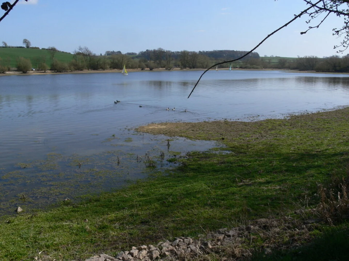 An image depicting the trail Saddington Reservoir and its surrounding area.
